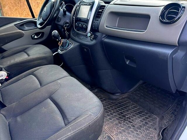 Белый Рено Трафик, объемом двигателя 1.6 л и пробегом 247 тыс. км за 19000 $, фото 10 на Automoto.ua