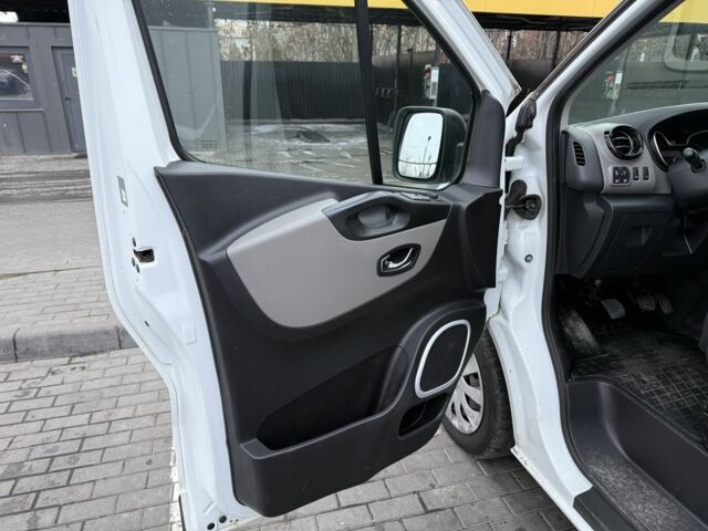 Белый Рено Трафик, объемом двигателя 1.6 л и пробегом 218 тыс. км за 10900 $, фото 10 на Automoto.ua