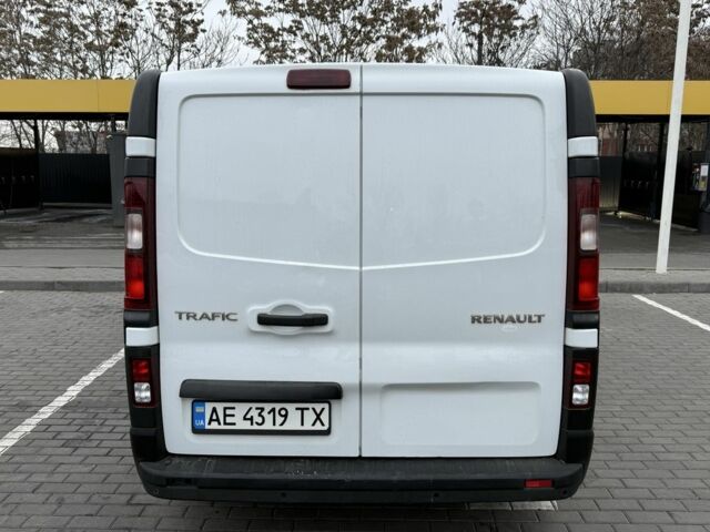 Белый Рено Трафик, объемом двигателя 1.6 л и пробегом 218 тыс. км за 10900 $, фото 4 на Automoto.ua
