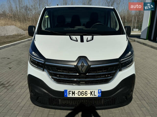 Белый Рено Трафик, объемом двигателя 2 л и пробегом 114 тыс. км за 17000 $, фото 3 на Automoto.ua