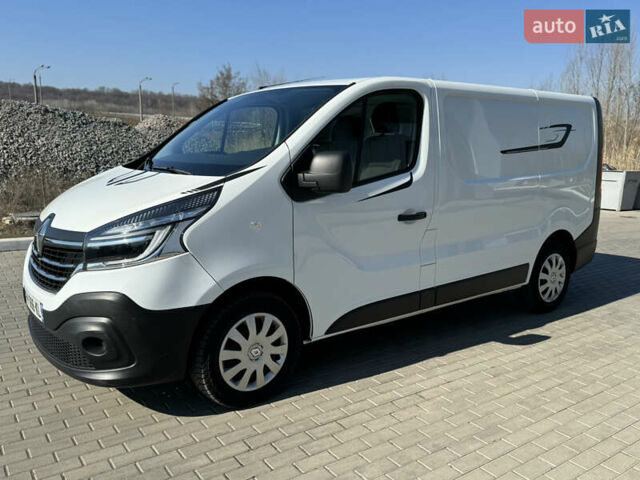 Белый Рено Трафик, объемом двигателя 2 л и пробегом 114 тыс. км за 17000 $, фото 1 на Automoto.ua