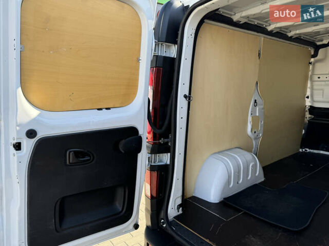 Белый Рено Трафик, объемом двигателя 2 л и пробегом 114 тыс. км за 17000 $, фото 26 на Automoto.ua