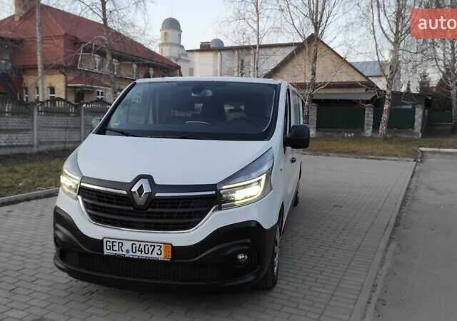 Белый Рено Трафик, объемом двигателя 2 л и пробегом 216 тыс. км за 16400 $, фото 1 на Automoto.ua