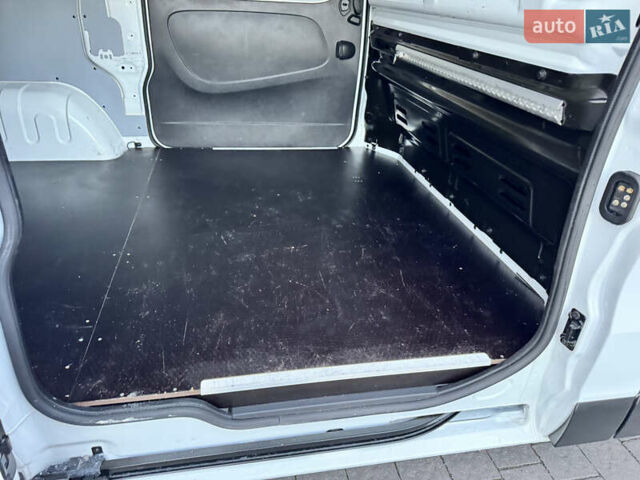 Белый Рено Трафик, объемом двигателя 2 л и пробегом 210 тыс. км за 15900 $, фото 48 на Automoto.ua