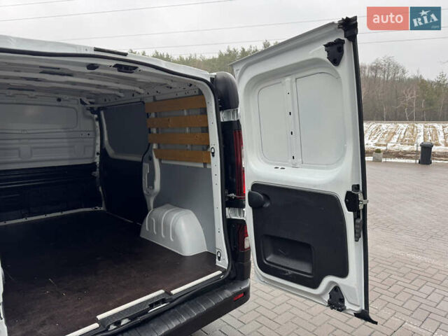 Белый Рено Трафик, объемом двигателя 2 л и пробегом 199 тыс. км за 17950 $, фото 55 на Automoto.ua
