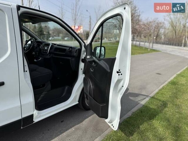 Белый Рено Трафик, объемом двигателя 2 л и пробегом 210 тыс. км за 16600 $, фото 18 на Automoto.ua