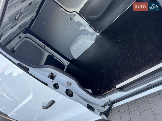 Белый Рено Трафик, объемом двигателя 2 л и пробегом 210 тыс. км за 15900 $, фото 43 на Automoto.ua
