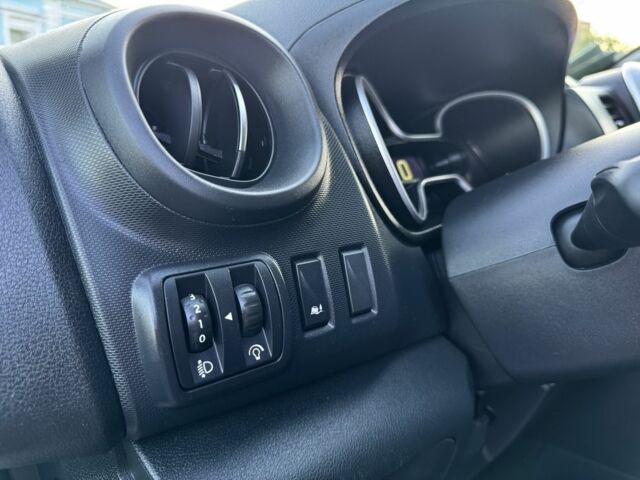 Белый Рено Трафик, объемом двигателя 2 л и пробегом 93 тыс. км за 20500 $, фото 18 на Automoto.ua