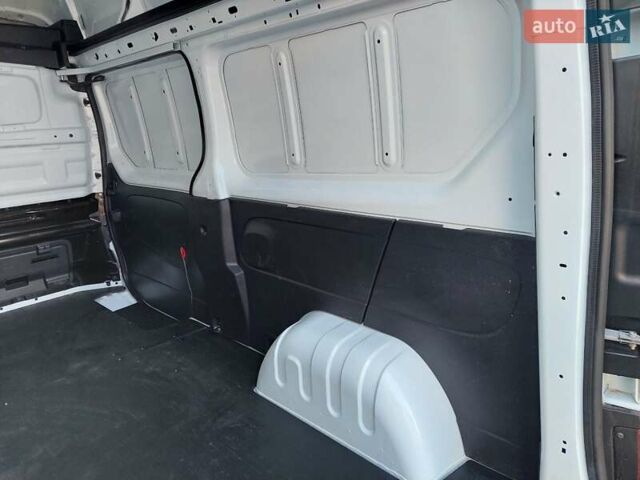 Белый Рено Трафик, объемом двигателя 2 л и пробегом 140 тыс. км за 17900 $, фото 46 на Automoto.ua