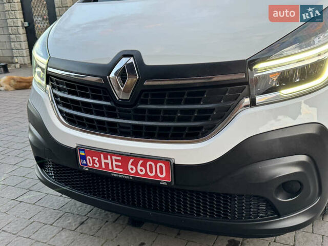 Белый Рено Трафик, объемом двигателя 2 л и пробегом 210 тыс. км за 15900 $, фото 58 на Automoto.ua