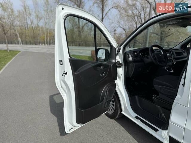 Белый Рено Трафик, объемом двигателя 2 л и пробегом 210 тыс. км за 16600 $, фото 12 на Automoto.ua