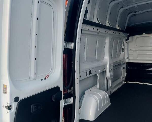 Белый Рено Трафик, объемом двигателя 2 л и пробегом 140 тыс. км за 18300 $, фото 50 на Automoto.ua