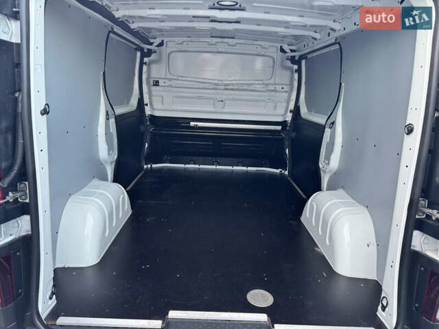Белый Рено Трафик, объемом двигателя 2 л и пробегом 210 тыс. км за 15900 $, фото 74 на Automoto.ua