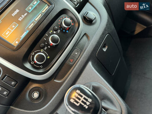 Белый Рено Трафик, объемом двигателя 2 л и пробегом 210 тыс. км за 15900 $, фото 20 на Automoto.ua