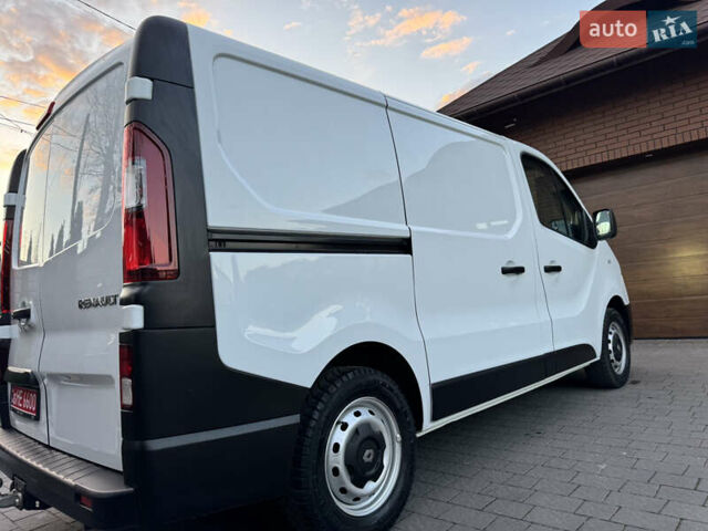 Белый Рено Трафик, объемом двигателя 2 л и пробегом 210 тыс. км за 15900 $, фото 63 на Automoto.ua