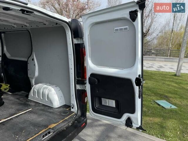 Белый Рено Трафик, объемом двигателя 2 л и пробегом 210 тыс. км за 16600 $, фото 20 на Automoto.ua