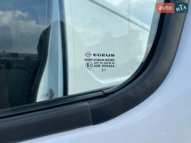 Белый Рено Трафик, объемом двигателя 2 л и пробегом 160 тыс. км за 18999 $, фото 45 на Automoto.ua