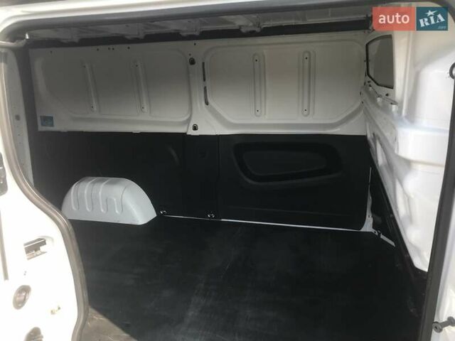 Білий Рено Трафік, об'ємом двигуна 2 л та пробігом 220 тис. км за 15500 $, фото 20 на Automoto.ua