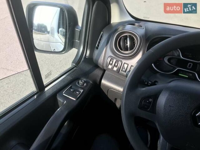 Білий Рено Трафік, об'ємом двигуна 2 л та пробігом 220 тис. км за 15500 $, фото 33 на Automoto.ua