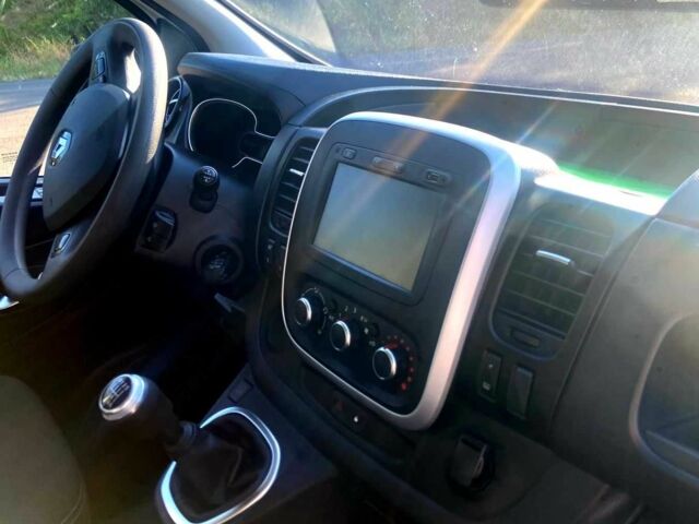 Білий Рено Трафік, об'ємом двигуна 2 л та пробігом 175 тис. км за 20600 $, фото 7 на Automoto.ua