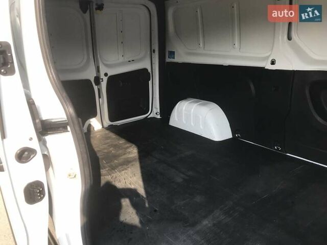 Білий Рено Трафік, об'ємом двигуна 2 л та пробігом 220 тис. км за 15500 $, фото 26 на Automoto.ua