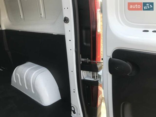 Білий Рено Трафік, об'ємом двигуна 2 л та пробігом 220 тис. км за 15500 $, фото 21 на Automoto.ua