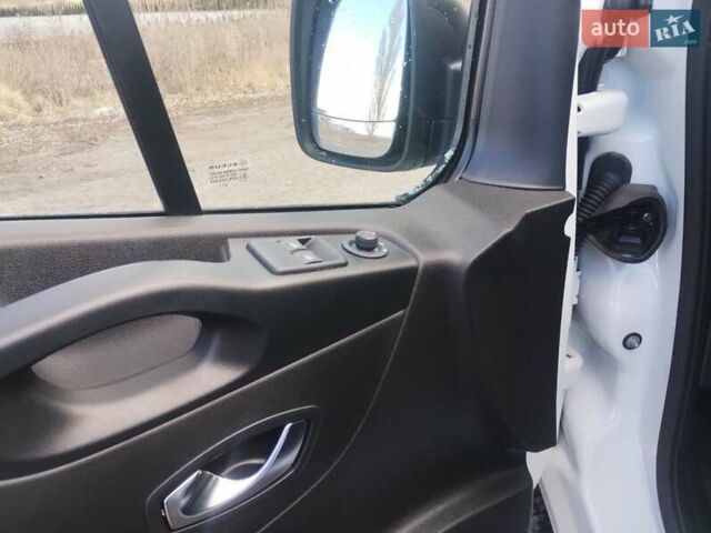 Белый Рено Трафик, объемом двигателя 2 л и пробегом 13 тыс. км за 22700 $, фото 25 на Automoto.ua