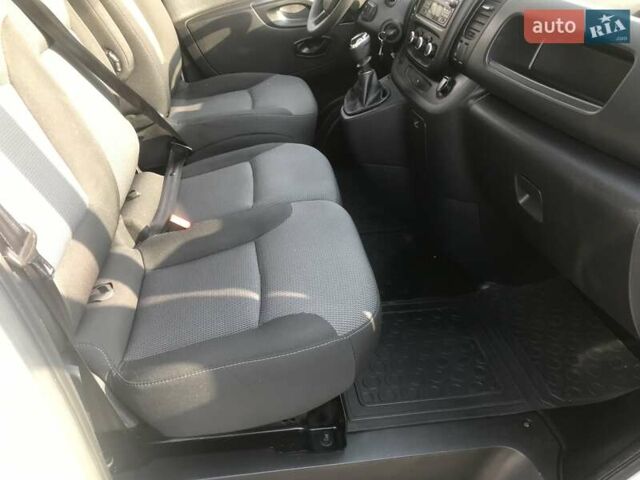 Білий Рено Трафік, об'ємом двигуна 2 л та пробігом 220 тис. км за 15500 $, фото 31 на Automoto.ua