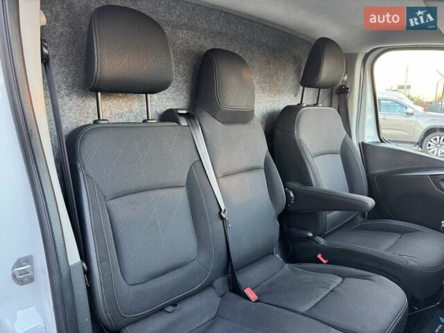 Белый Рено Трафик, объемом двигателя 2 л и пробегом 77 тыс. км за 19900 $, фото 27 на Automoto.ua