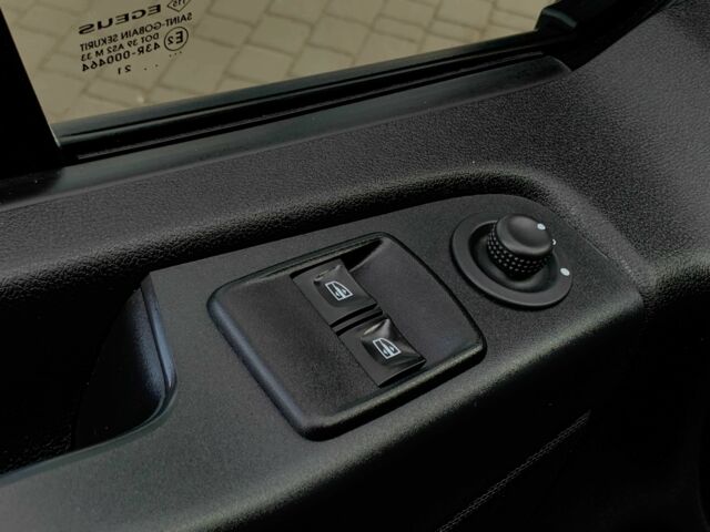 Белый Рено Трафик, объемом двигателя 2 л и пробегом 209 тыс. км за 16955 $, фото 16 на Automoto.ua