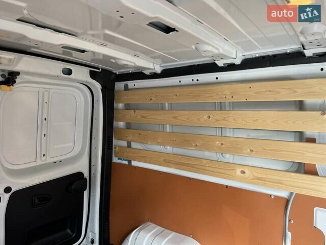 Белый Рено Трафик, объемом двигателя 20 л и пробегом 215 тыс. км за 22599 $, фото 39 на Automoto.ua