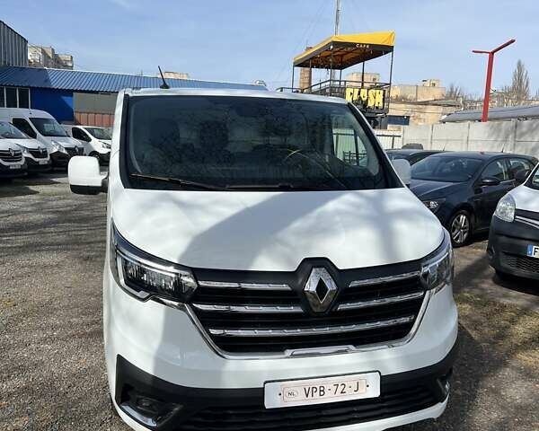 Белый Рено Трафик, объемом двигателя 20 л и пробегом 215 тыс. км за 22599 $, фото 3 на Automoto.ua