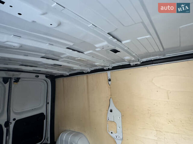 Белый Рено Трафик, объемом двигателя 2 л и пробегом 25 тыс. км за 32800 $, фото 44 на Automoto.ua