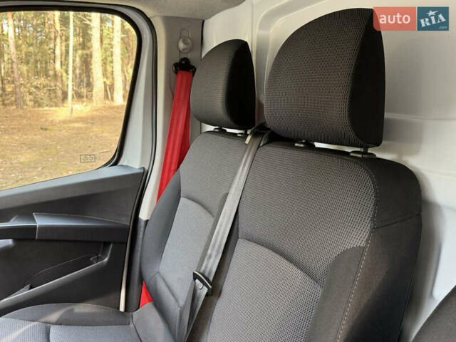 Белый Рено Трафик, объемом двигателя 2 л и пробегом 25 тыс. км за 32800 $, фото 36 на Automoto.ua