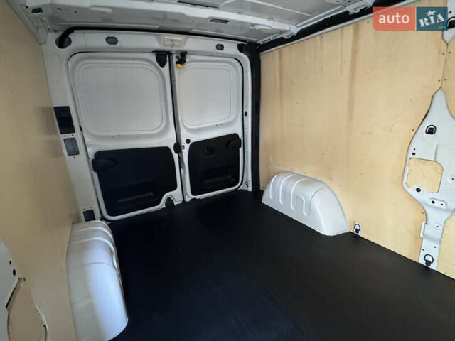 Белый Рено Трафик, объемом двигателя 2 л и пробегом 25 тыс. км за 32800 $, фото 45 на Automoto.ua
