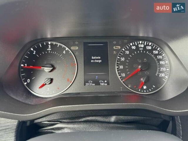 Белый Рено Трафик, объемом двигателя 2 л и пробегом 25 тыс. км за 27900 $, фото 55 на Automoto.ua