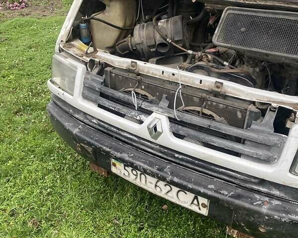 Білий Рено Трафік, об'ємом двигуна 2.4 л та пробігом 200 тис. км за 1654 $, фото 5 на Automoto.ua