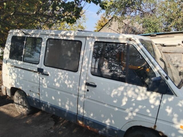 Белый Рено Трафик, объемом двигателя 0 л и пробегом 1 тыс. км за 1000 $, фото 2 на Automoto.ua