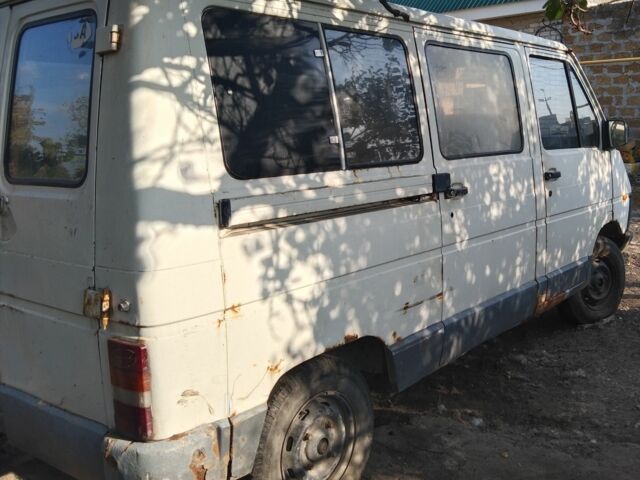 Белый Рено Трафик, объемом двигателя 0 л и пробегом 1 тыс. км за 1000 $, фото 3 на Automoto.ua