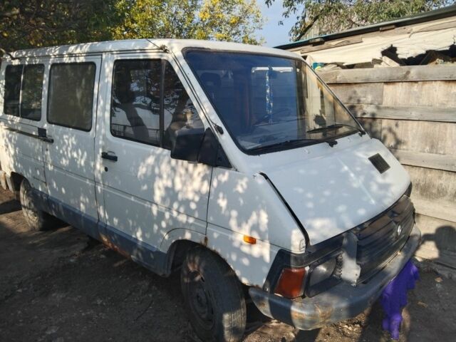 Белый Рено Трафик, объемом двигателя 0 л и пробегом 1 тыс. км за 1000 $, фото 1 на Automoto.ua