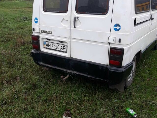 Белый Рено Трафик, объемом двигателя 2 л и пробегом 1000 тыс. км за 1586 $, фото 3 на Automoto.ua