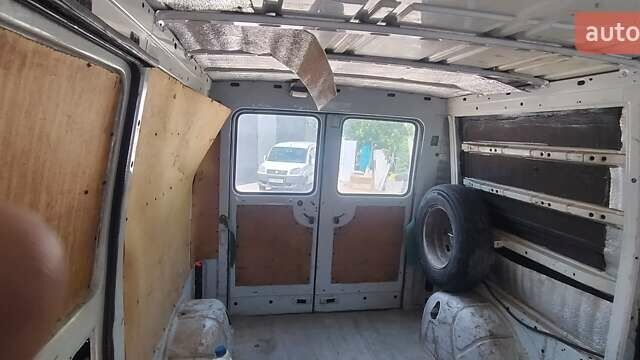 Белый Рено Трафик, объемом двигателя 2.1 л и пробегом 386 тыс. км за 1700 $, фото 4 на Automoto.ua
