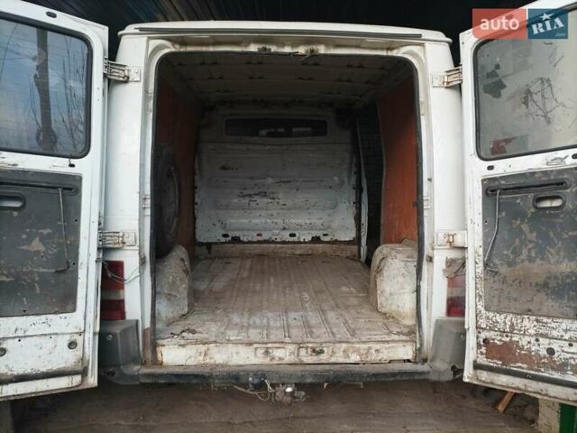 Белый Рено Трафик, объемом двигателя 2.2 л и пробегом 260 тыс. км за 1550 $, фото 1 на Automoto.ua