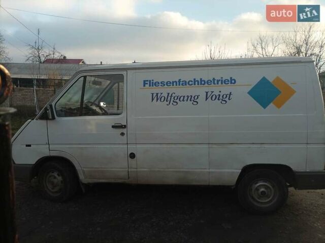 Белый Рено Трафик, объемом двигателя 2.2 л и пробегом 260 тыс. км за 1550 $, фото 4 на Automoto.ua