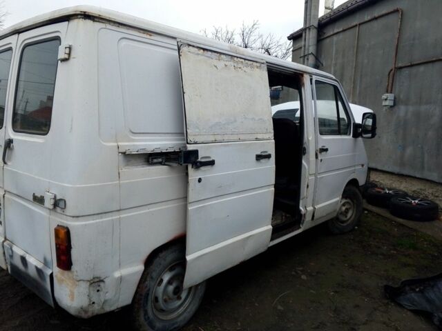Белый Рено Трафик, объемом двигателя 0 л и пробегом 111 тыс. км за 1500 $, фото 4 на Automoto.ua