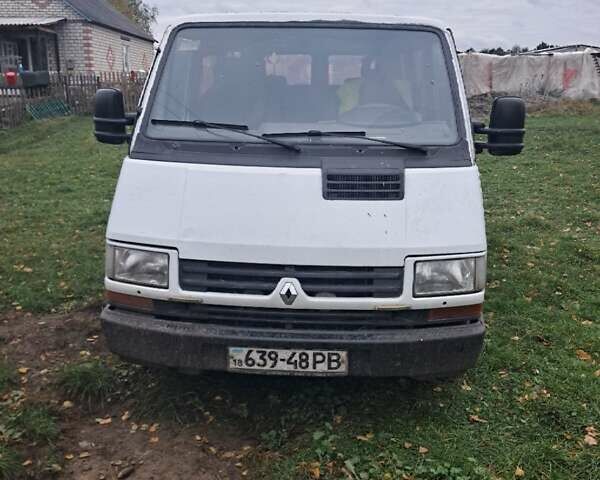 Белый Рено Трафик, объемом двигателя 2.07 л и пробегом 480 тыс. км за 1000 $, фото 2 на Automoto.ua