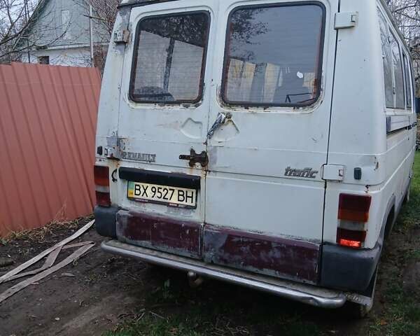 Белый Рено Трафик, объемом двигателя 2.5 л и пробегом 340 тыс. км за 1500 $, фото 4 на Automoto.ua
