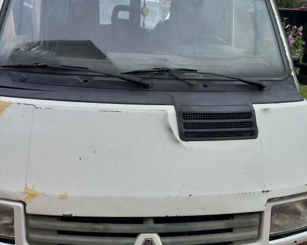 Белый Рено Трафик, объемом двигателя 2.1 л и пробегом 365 тыс. км за 1700 $, фото 1 на Automoto.ua