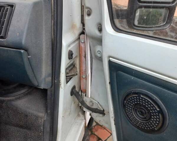 Белый Рено Трафик, объемом двигателя 2.1 л и пробегом 365 тыс. км за 1700 $, фото 4 на Automoto.ua