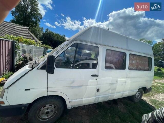 Белый Рено Трафик, объемом двигателя 2.5 л и пробегом 4 тыс. км за 2800 $, фото 2 на Automoto.ua